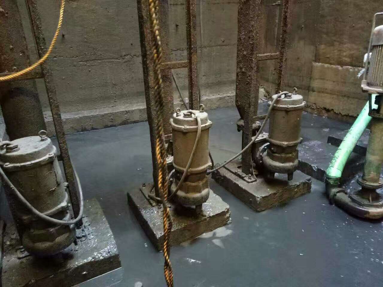 沐川污水池清理