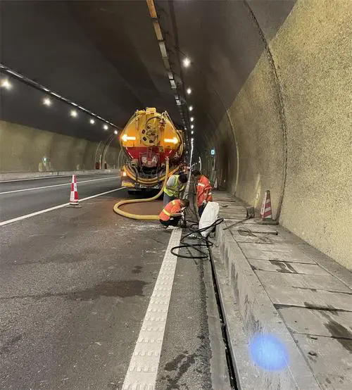 沐川隧道排水渠清淤